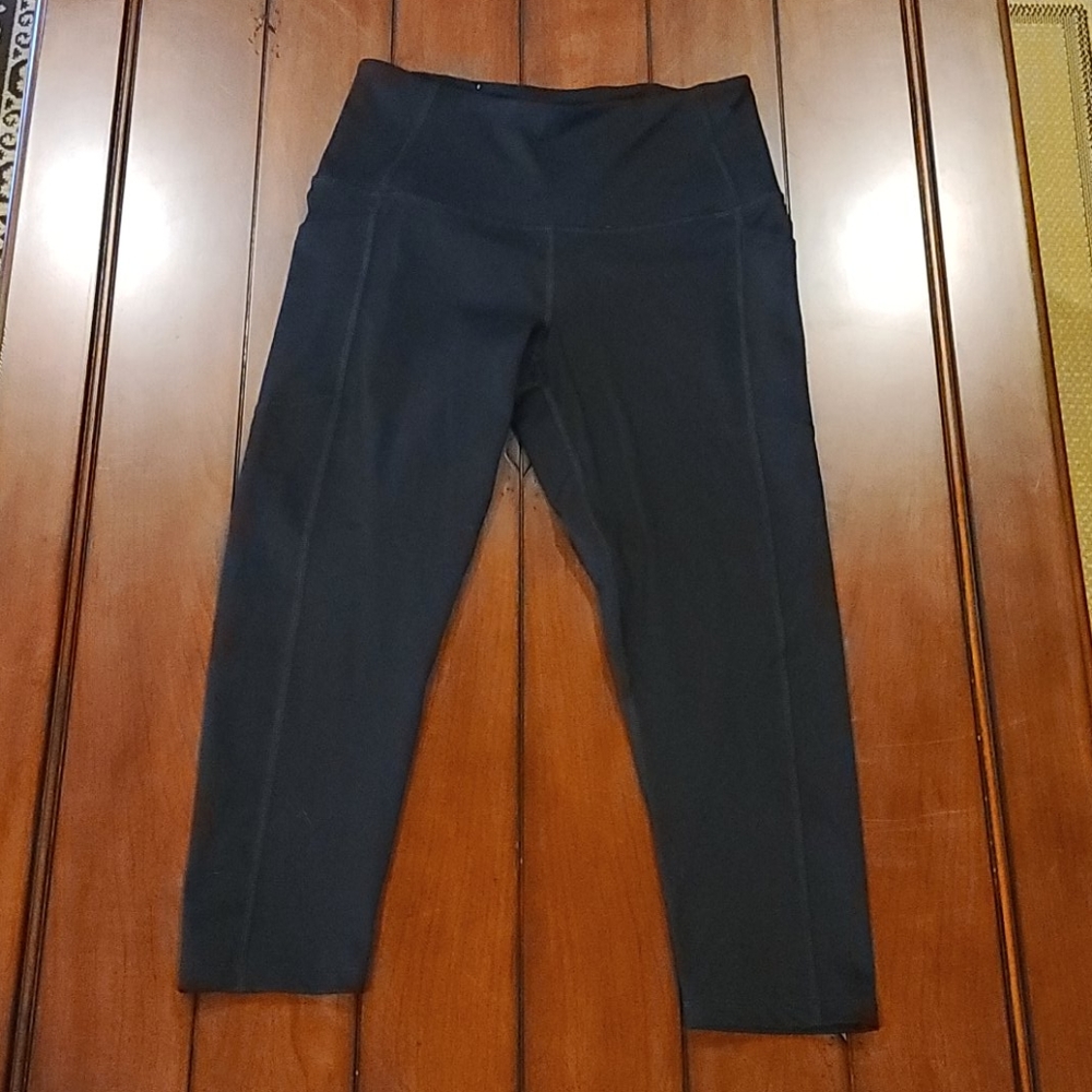 Victoria Sport Black Capri Leggings